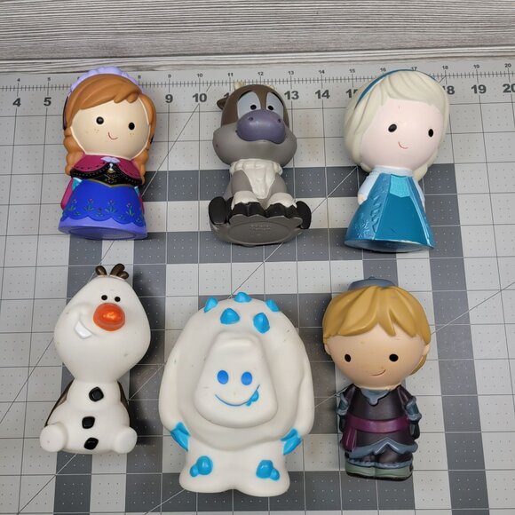 6 Disney Frozen Bath Vinyl Toy Figures Anna Elsa Kristoff Olaf Sven Marshmallow - Picture 1 of 3